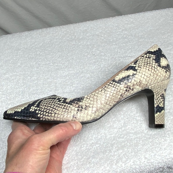 NEW Stuart Weitzman Adria Python-Embossed Pumps - Picture 6 of 13